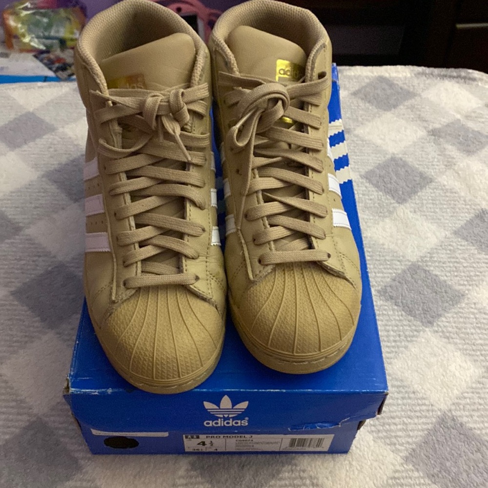 Adidas pro model J